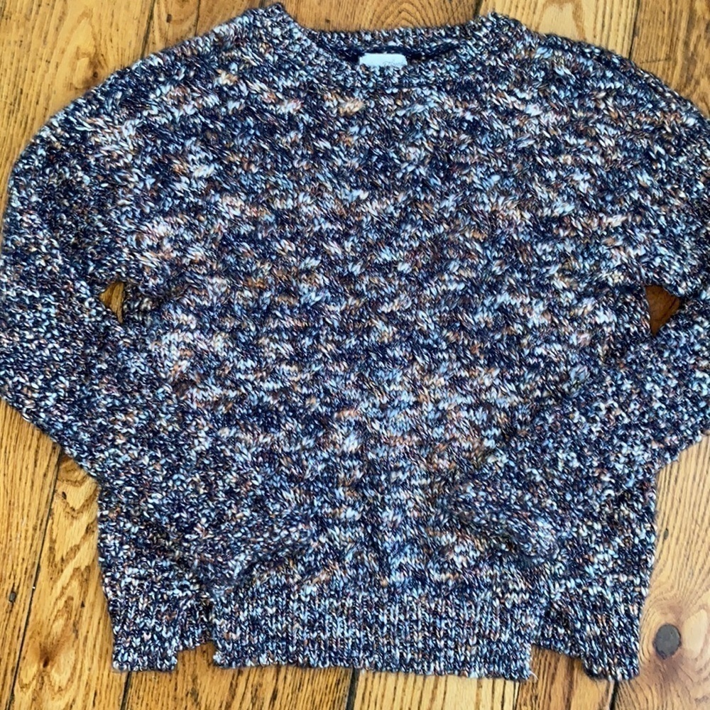 UNIVERSAL thread size medium sweater